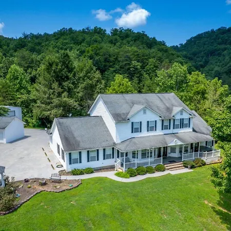 The Estate At Little Cove Vila